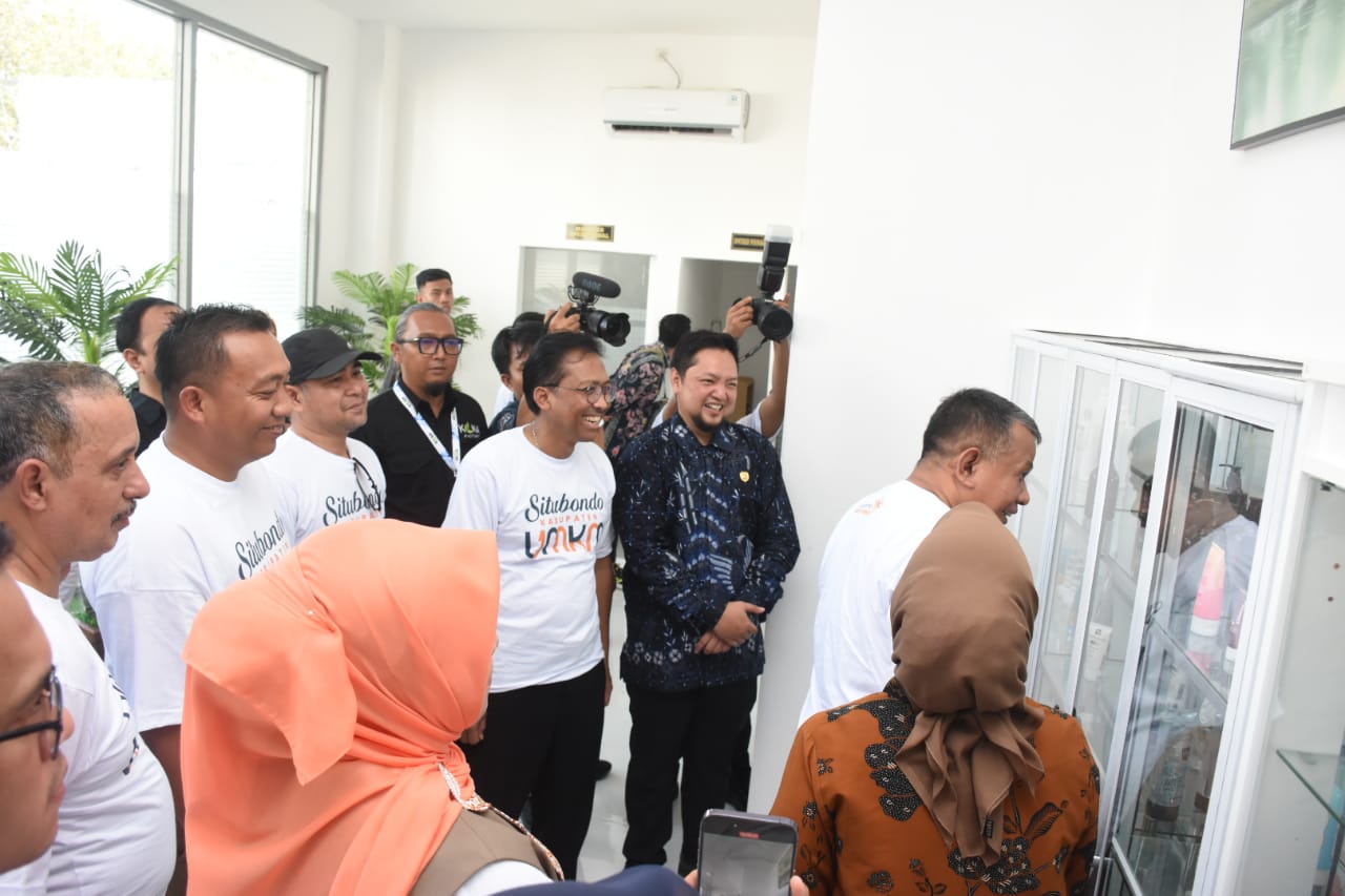 Mbak Una, Istri Wabup Situbondo Kunjungi Diskoperindag Dukung Pengembangan Industri Lokal
