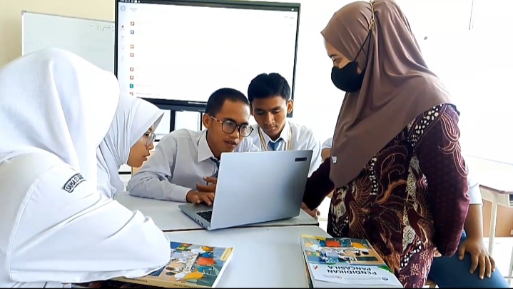 Sekolah Rakyat Unesa:  Bekali Siswa Multi Softskill Seperti Keterampilan Bahasa, Digitalisasi, Hingga Kewirausahaan