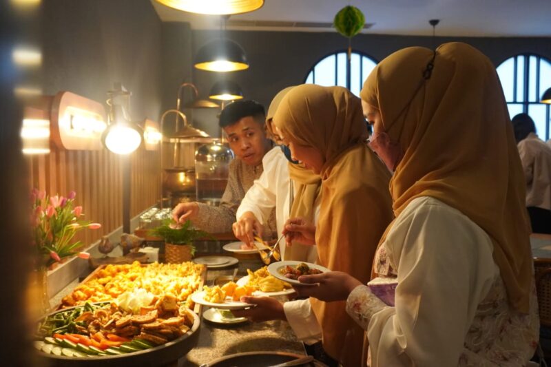 Halalbihalal Mewah Mulai Rp125 Ribu! Aston Inn Jemursari Sajikan All You Can Eat Favorit Warga